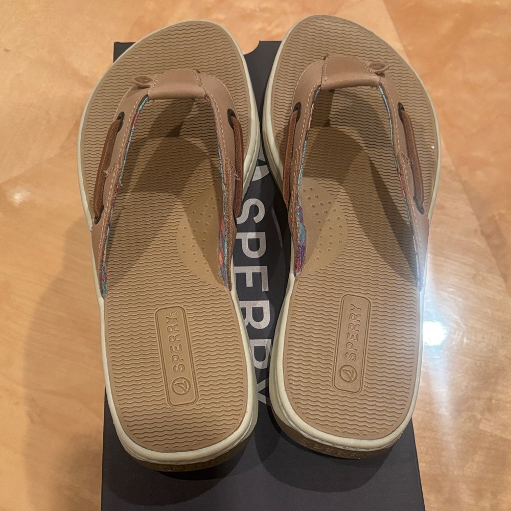 Sperry Tan, Cream & Floral Flip Flops 8 1/2